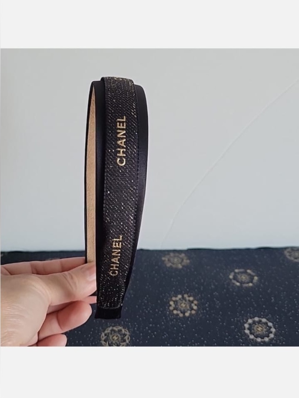 CHANEL Black Ribbon - Picture 6 of 10